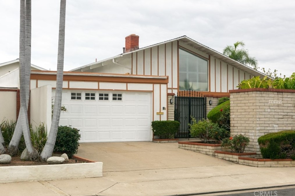 20231 Deervale Ln, Huntington Beach, CA 92646-4740