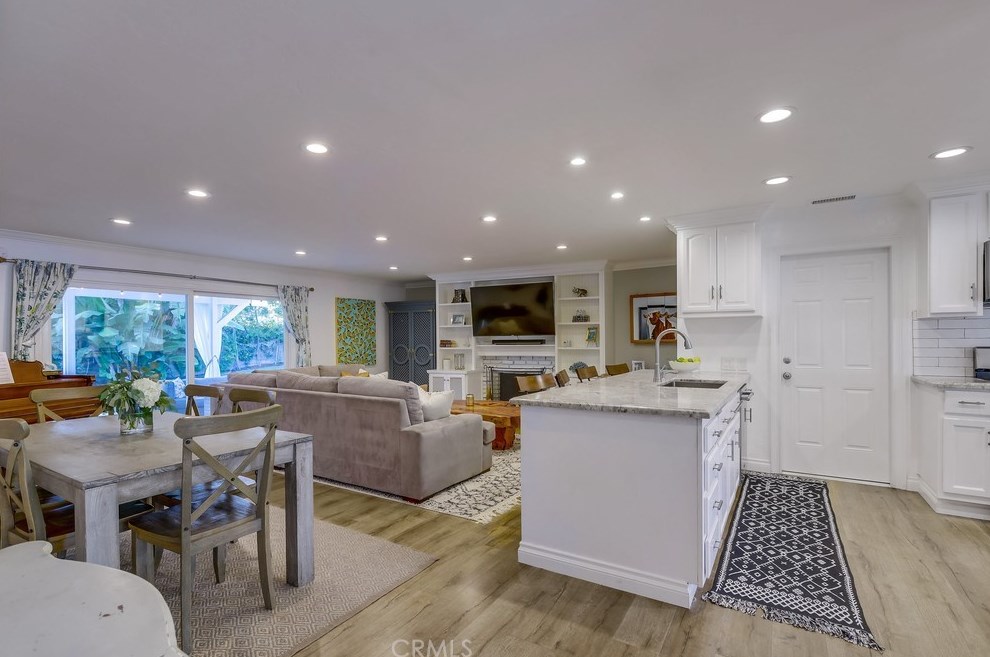 2383 College Dr, Costa Mesa, CA 92626-6307
