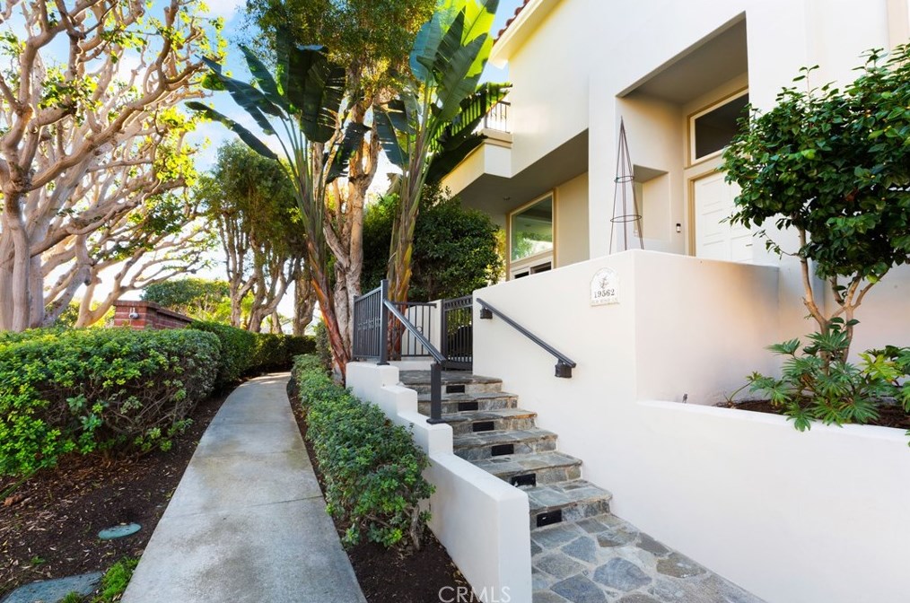 19562 Elmridge Ln, Huntington Beach, CA 92648-5576