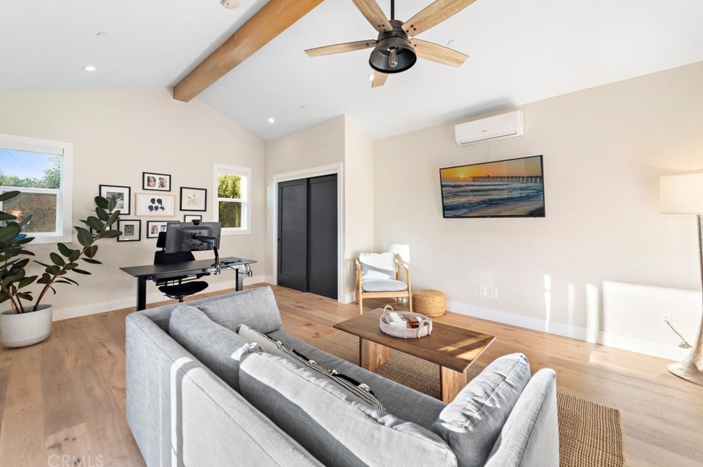 282 23rd St, Costa Mesa CA  92627-1837 exterior