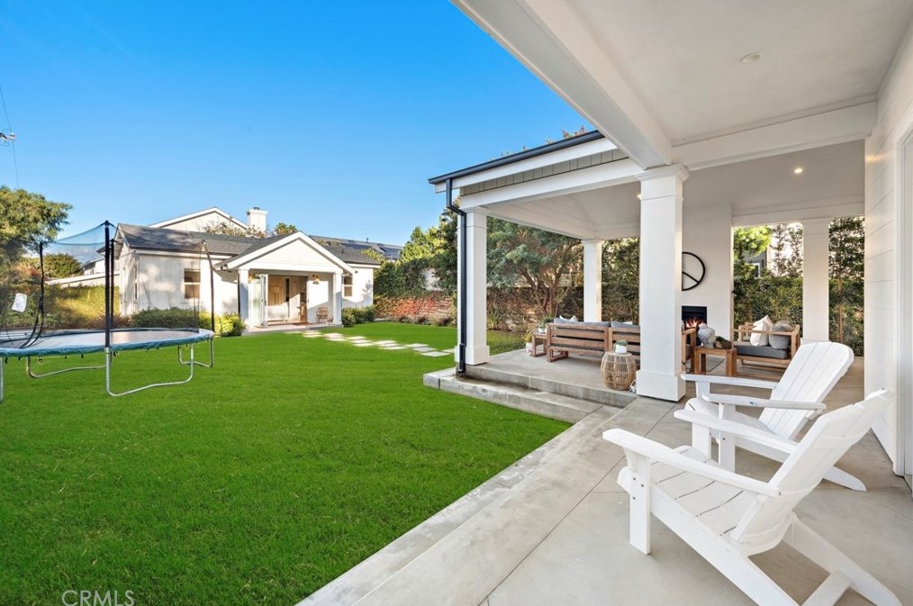 282 23rd St, Costa Mesa CA  92627-1837 exterior