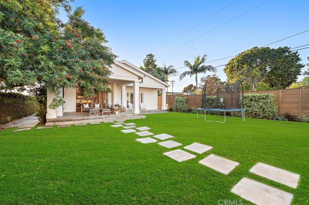 282 23rd St, Costa Mesa CA  92627-1837 exterior