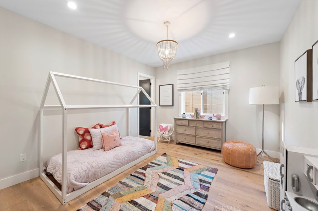 282 23rd St, Costa Mesa CA  92627-1837 exterior