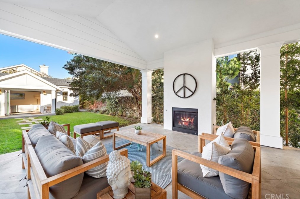 282 23rd St, Costa Mesa CA  92627-1837 exterior