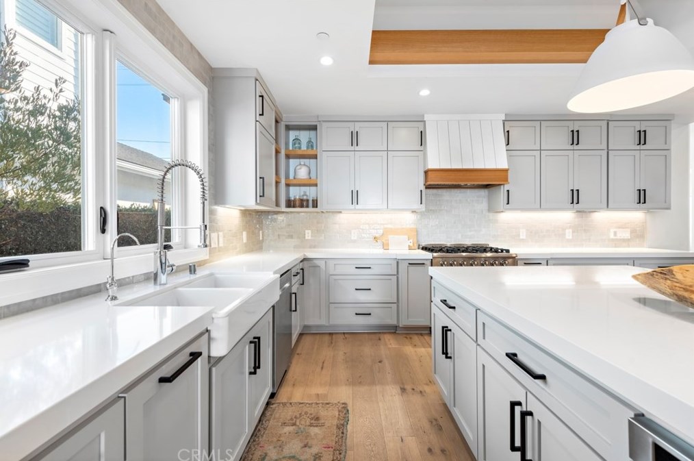 282 23rd St, Costa Mesa CA  92627-1837 exterior