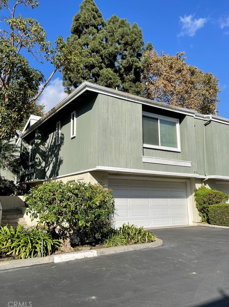 876 Bear Crk, Costa Mesa CA  92626-1703 exterior