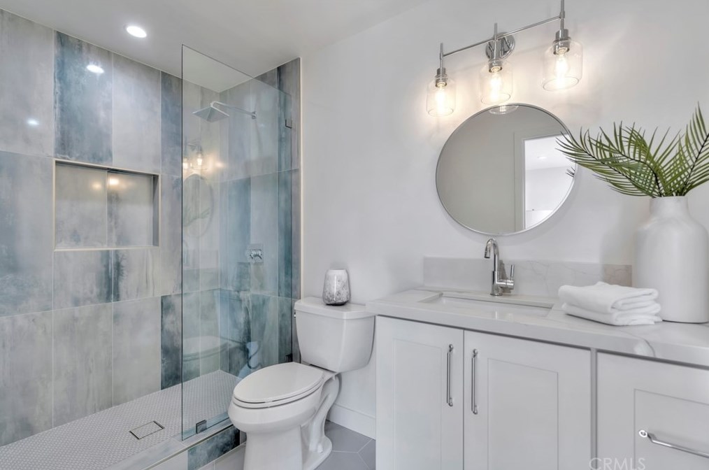 8662 Anchorage Dr, Huntington Beach CA  92646-3202 exterior