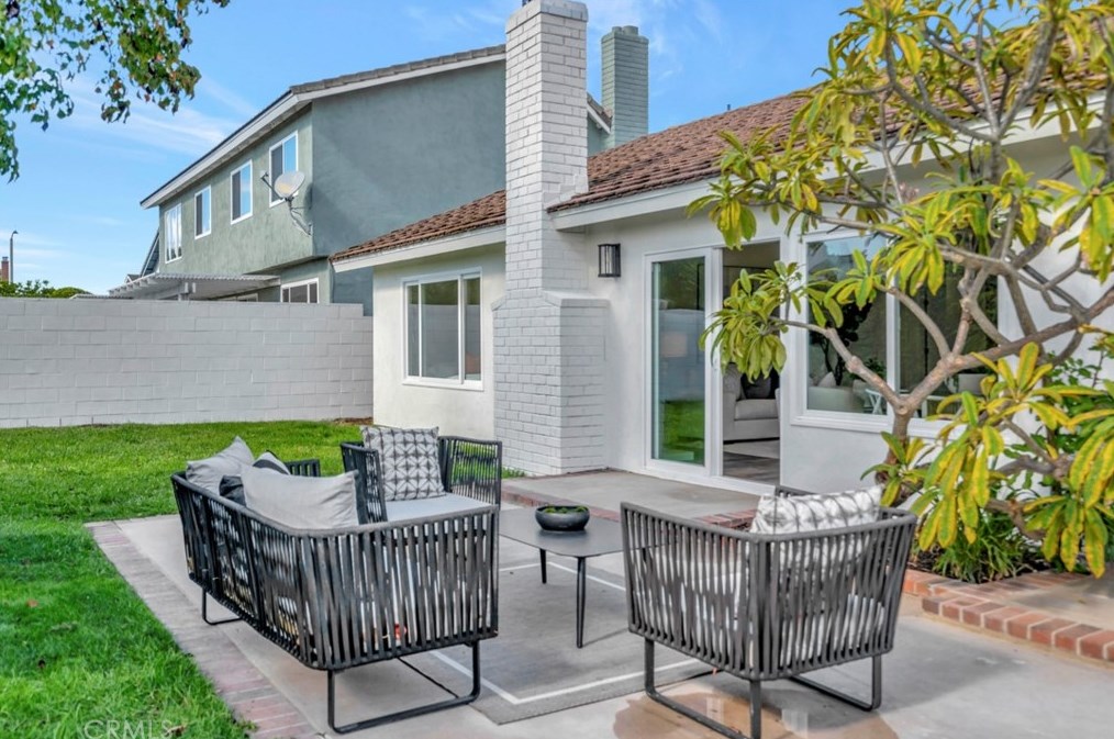 8662 Anchorage Dr, Huntington Beach CA  92646-3202 exterior