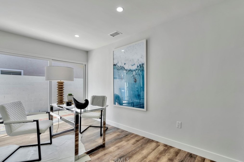 8662 Anchorage Dr, Huntington Beach CA  92646-3202 exterior