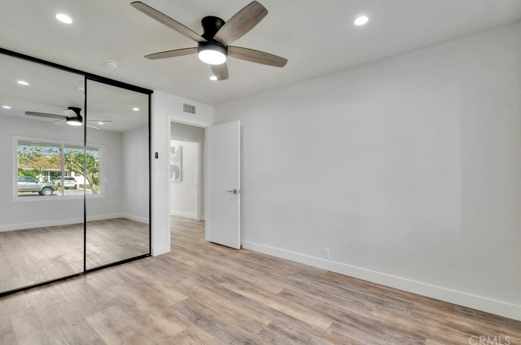 8662 Anchorage Dr, Huntington Beach CA  92646-3202 exterior