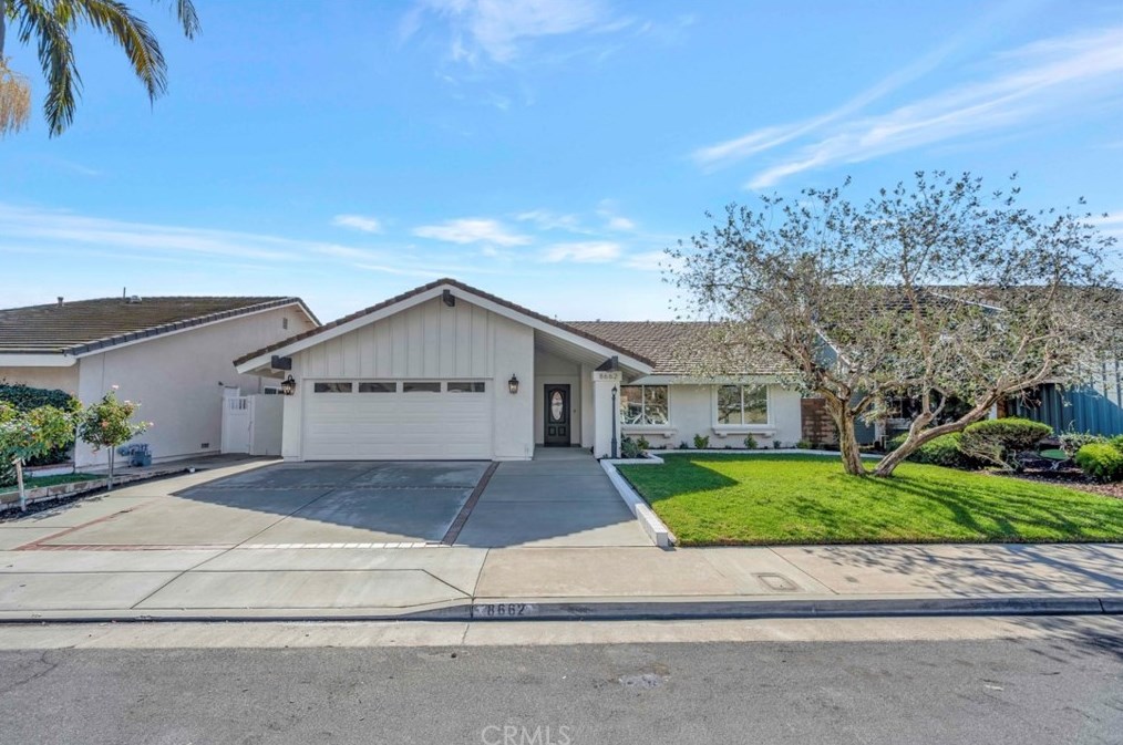 8662 Anchorage Dr, Huntington Beach CA  92646-3202 exterior