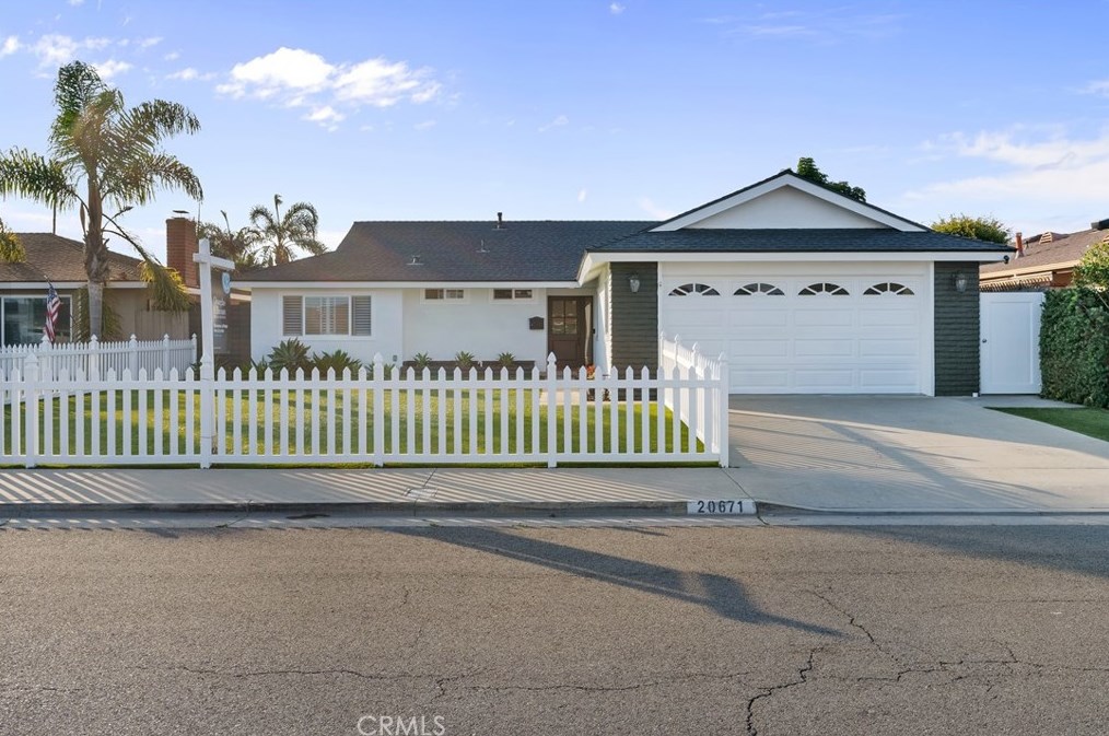20671 Chaucer Ln, Huntington Beach, CA 92646-5809