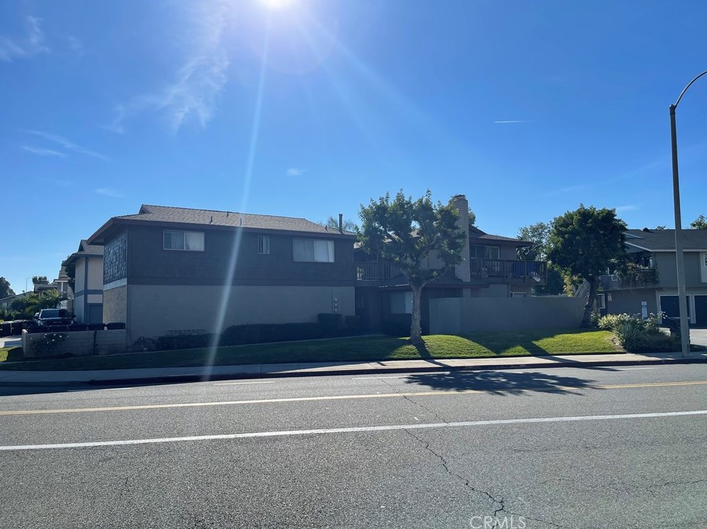 3049 Jeffrey Dr, Costa Mesa, CA 92626-2928