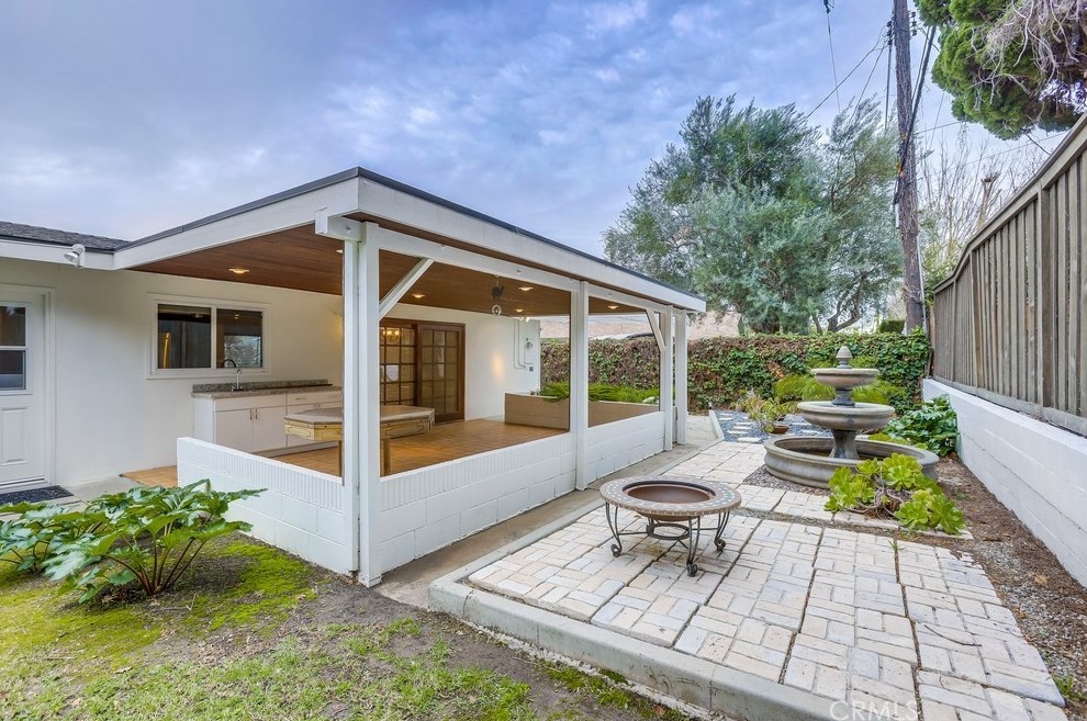 2967 Mindanao Dr, Costa Mesa CA  92626-3614 exterior