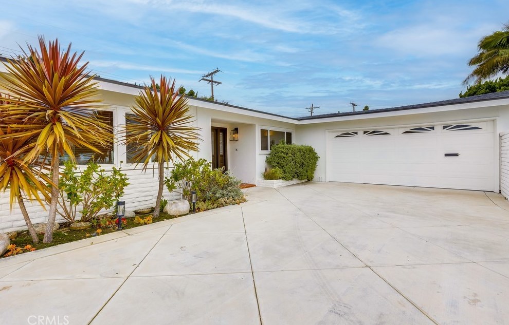 2967 Mindanao Dr, Costa Mesa CA  92626-3614 exterior