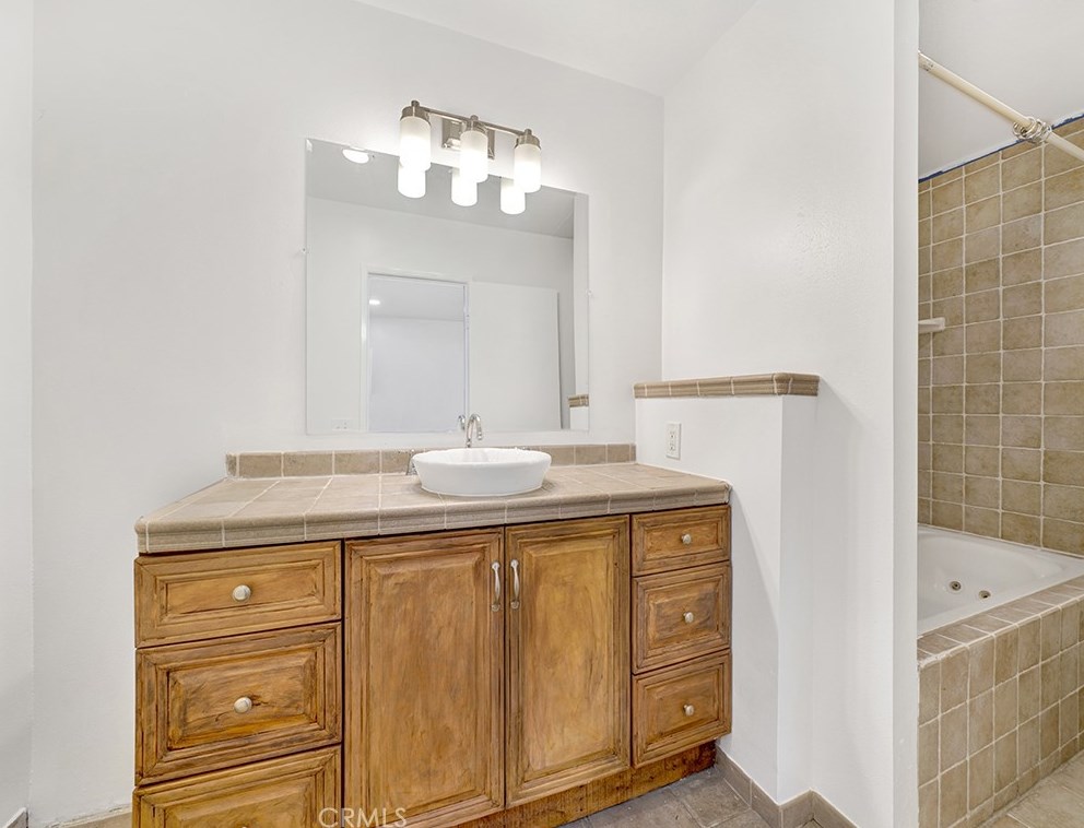 1432 Deauville Pl, Costa Mesa CA  92626-2628 exterior