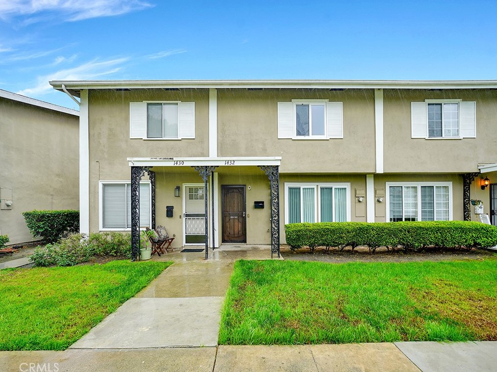1432 Deauville Pl, Costa Mesa, CA 92626-2628