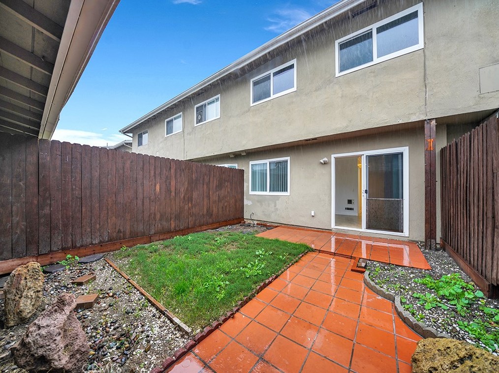 1432 Deauville Pl, Costa Mesa CA  92626-2628 exterior