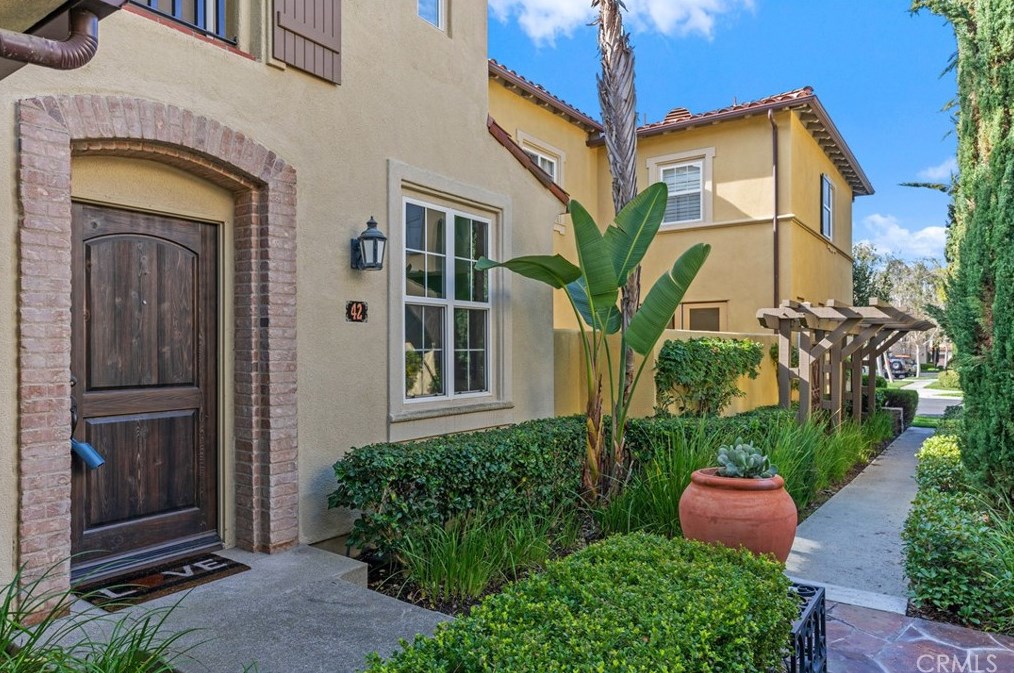 42 Arborside, Irvine CA  92603-0111 exterior