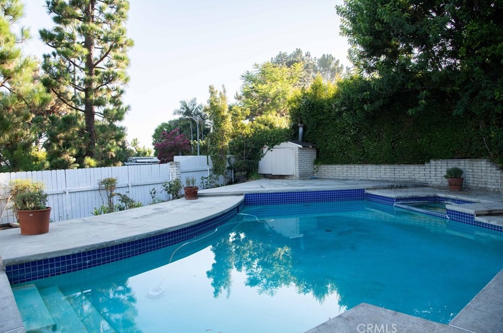 3237 Canyon Lake Dr, Los Angeles, CA 90068
