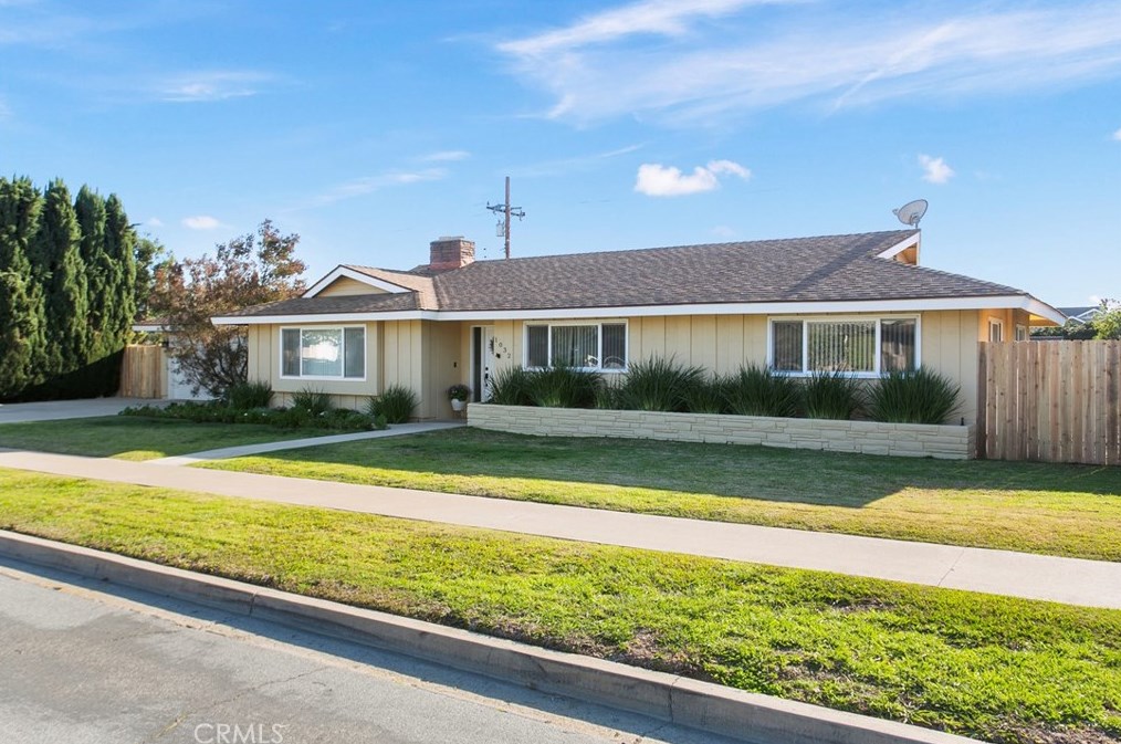 1032 Smoke Tree Ln, Santa Ana, CA 92705