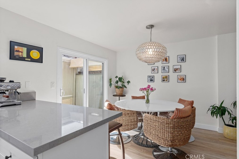 106 Yorktown Ln, Costa Mesa CA  92626-6549 exterior