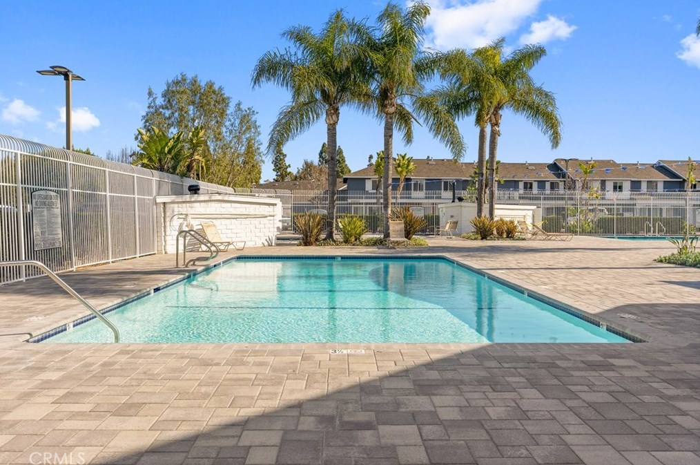 106 Yorktown Ln, Costa Mesa CA  92626-6549 exterior