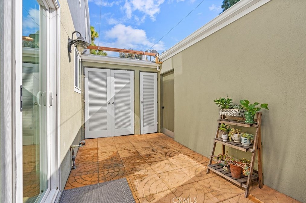 106 Yorktown Ln, Costa Mesa CA  92626-6549 exterior