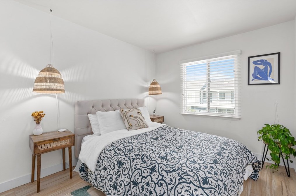 106 Yorktown Ln, Costa Mesa CA  92626-6549 exterior