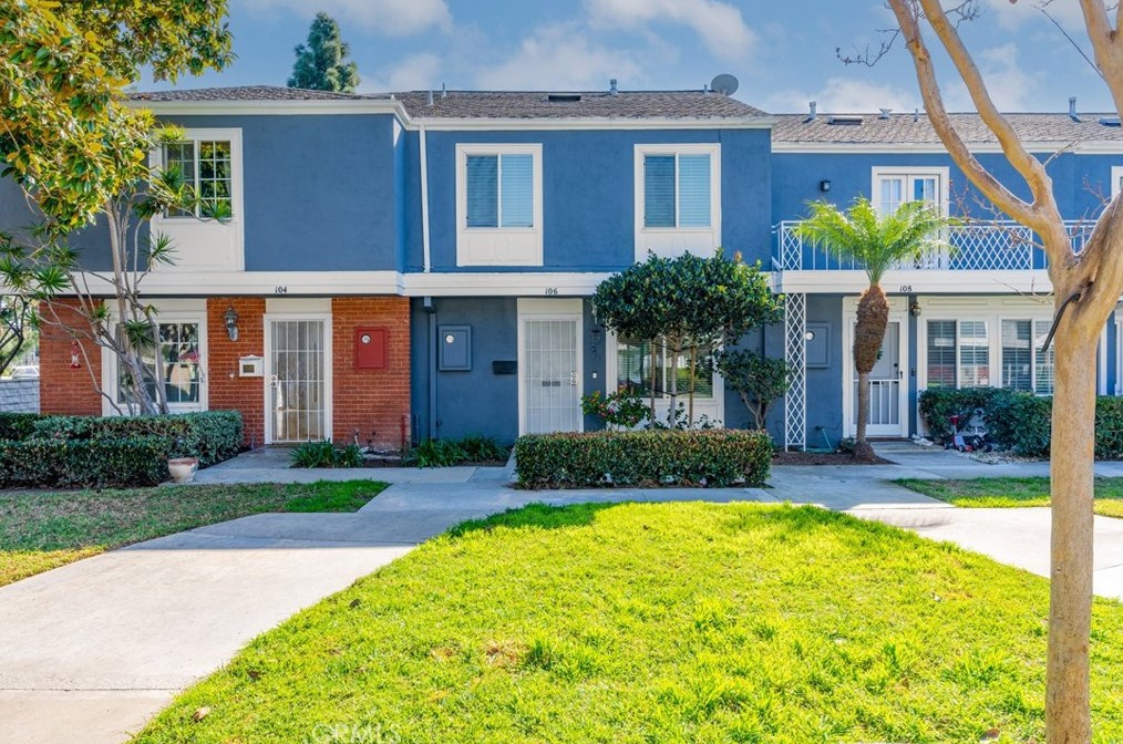 106 Yorktown Ln, Costa Mesa CA  92626-6549 exterior