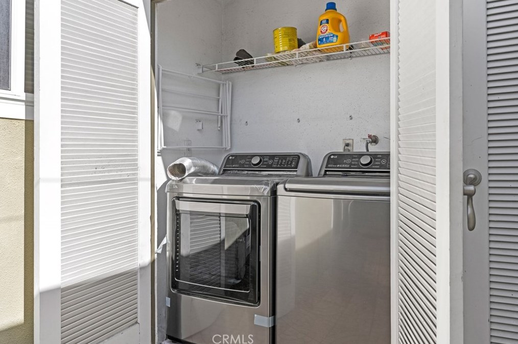 106 Yorktown Ln, Costa Mesa CA  92626-6549 exterior