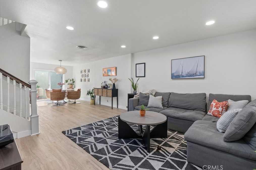106 Yorktown Ln, Costa Mesa, CA 92626