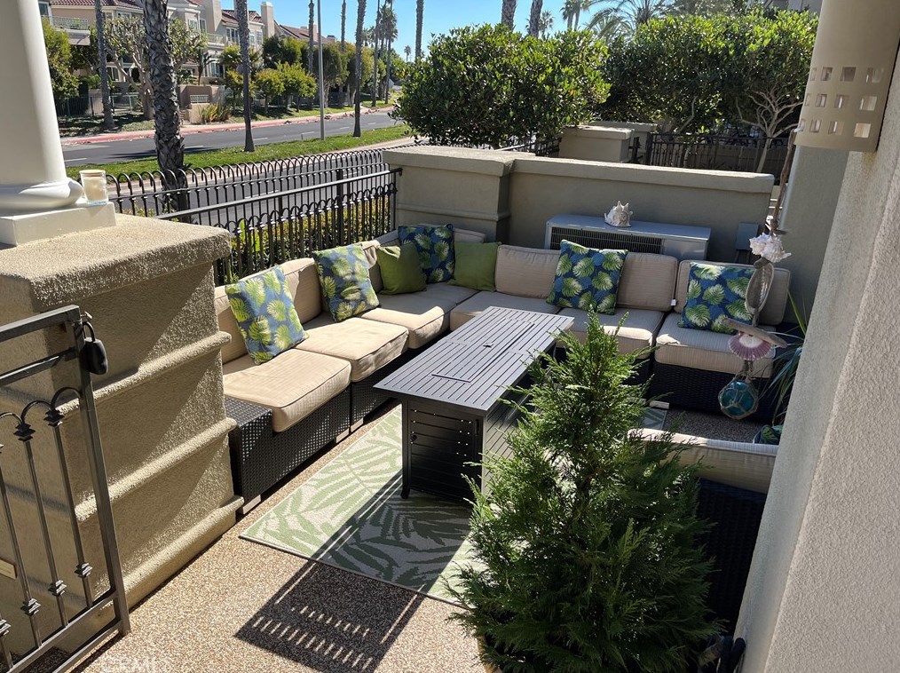 19322 Surfwave Dr, Huntington Beach, CA 92648-7503