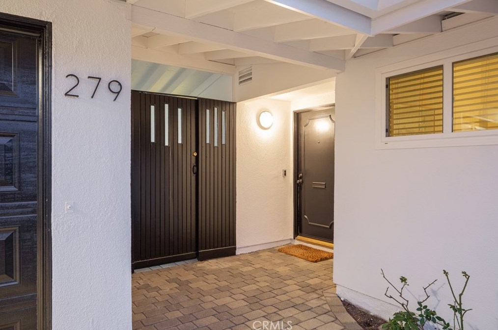 279 Bowling Green Dr, Costa Mesa, CA 92626-6104