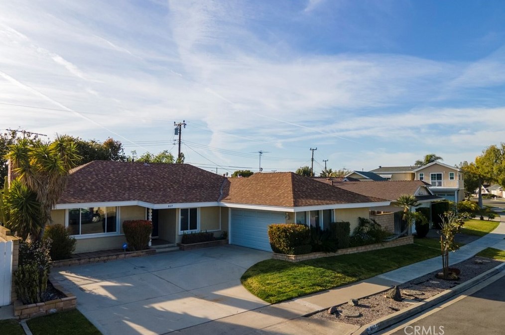 917 Junipero Dr, Costa Mesa, CA 92626-5824