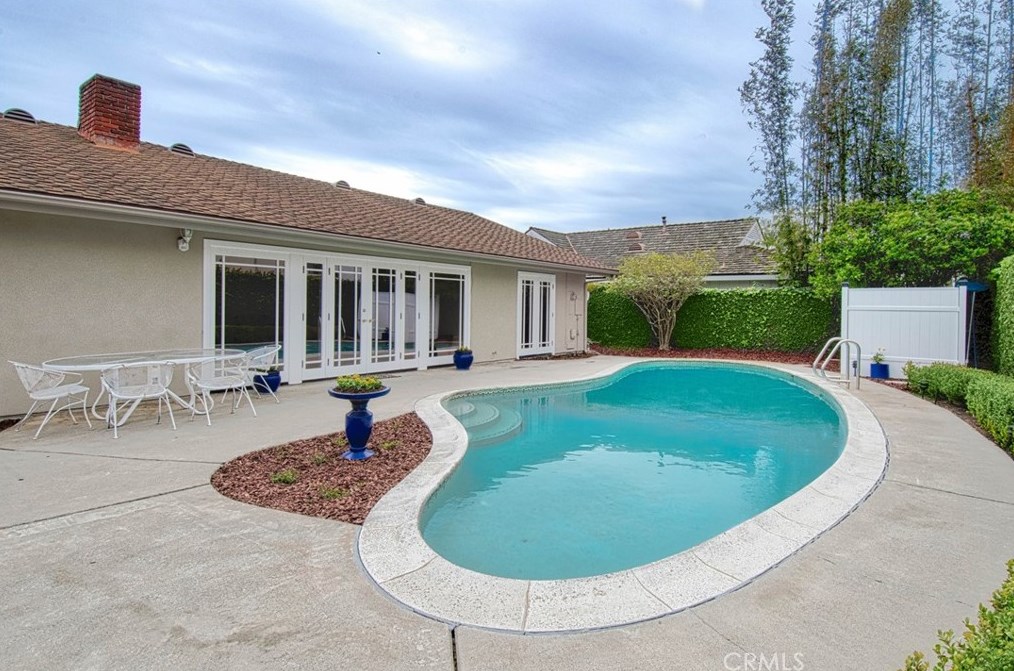 1105 Pembroke Ln, Newport Beach, CA 92660