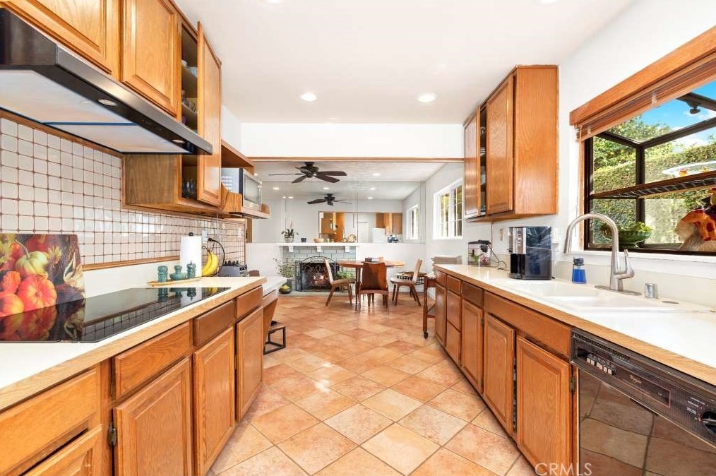 2924 Royal Palm Dr, Costa Mesa CA  92626-3813 exterior