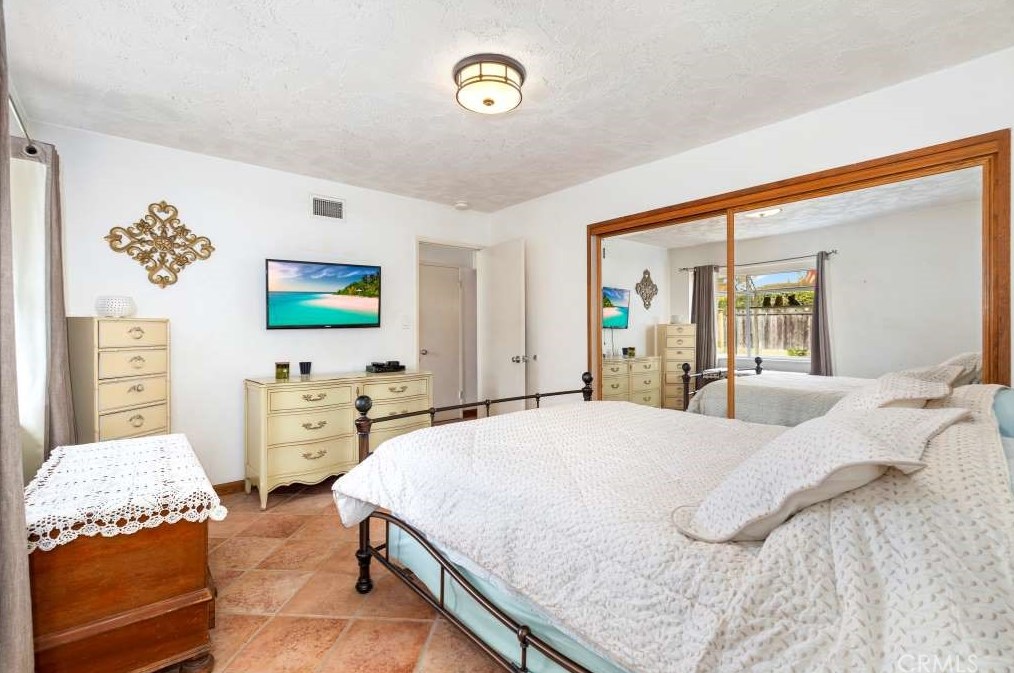 2924 Royal Palm Dr, Costa Mesa CA  92626-3813 exterior