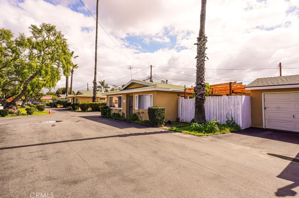 1010 N Bewley St, Santa Ana, CA 92703