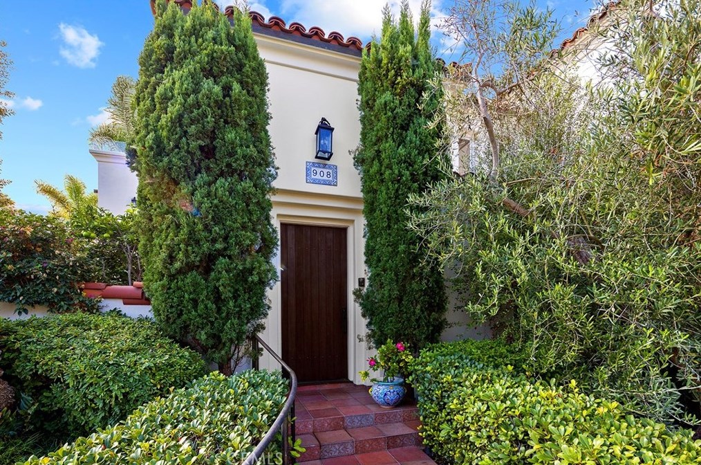 908 Zurich Circle, Newport Beach, CA 92663