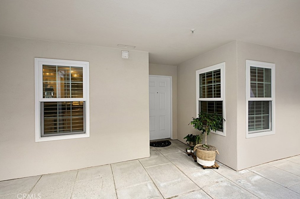415 Townsquare Ln, Huntington Beach, CA 92648-4623