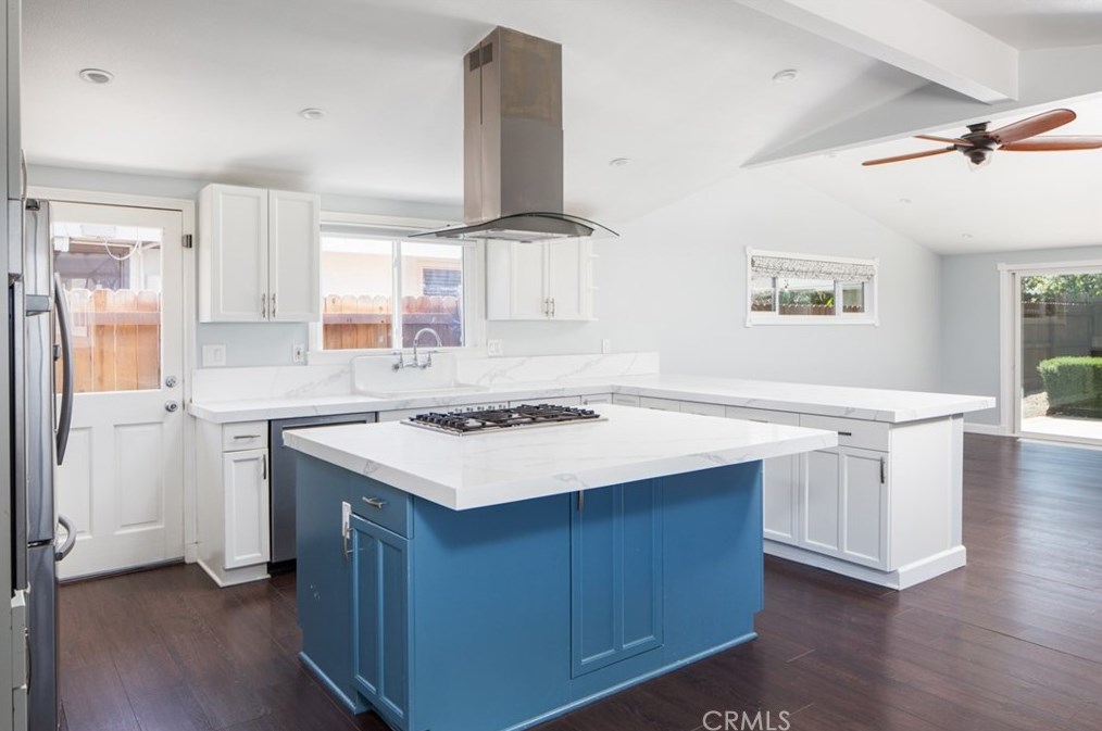 273 Bowling Green Dr, Costa Mesa, CA 92626-6104
