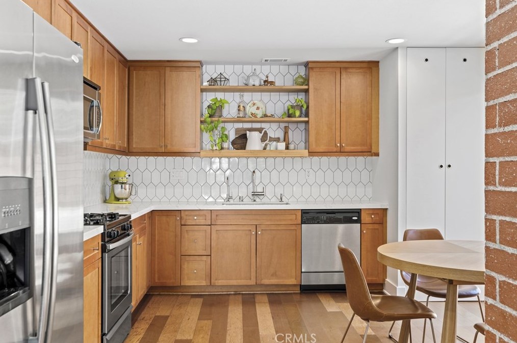 2381 Elden Ave #d, Costa Mesa, CA 92627