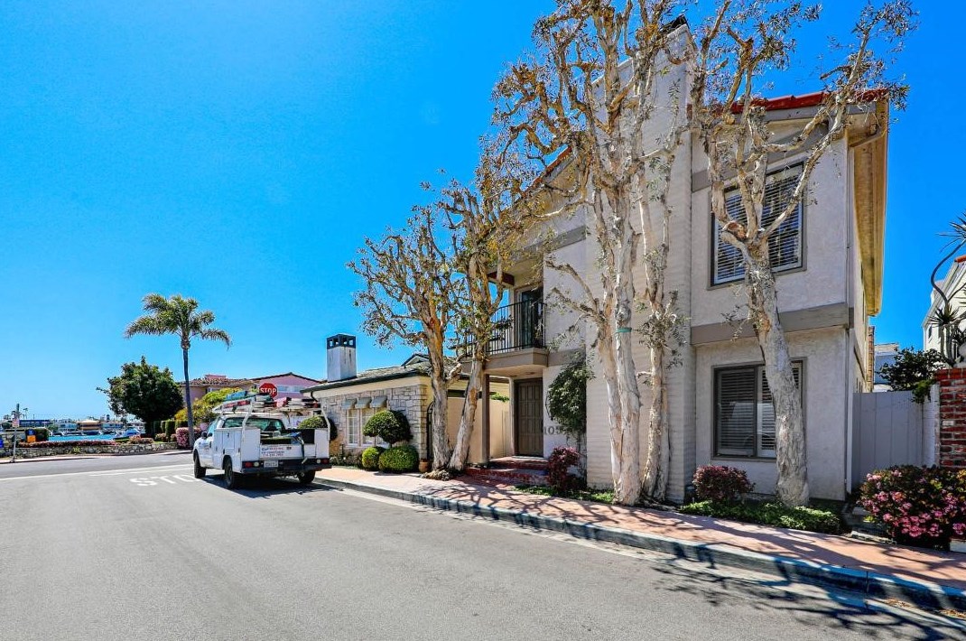 105 Via Orvieto, Newport Beach, CA 92663