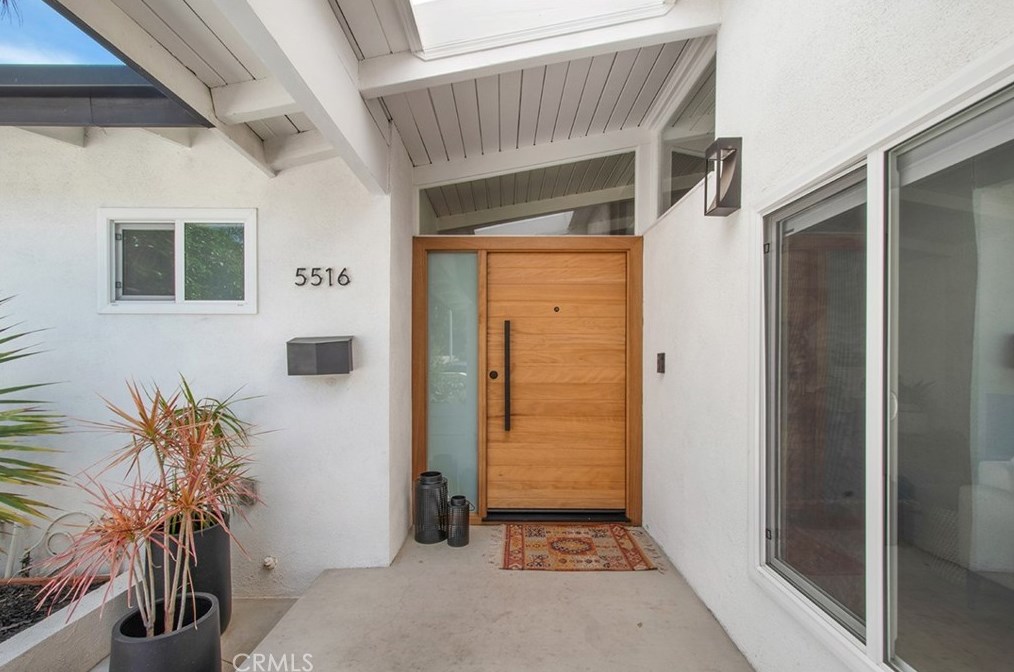 5516 Holt Ave, Los Angeles, CA 90056-1313