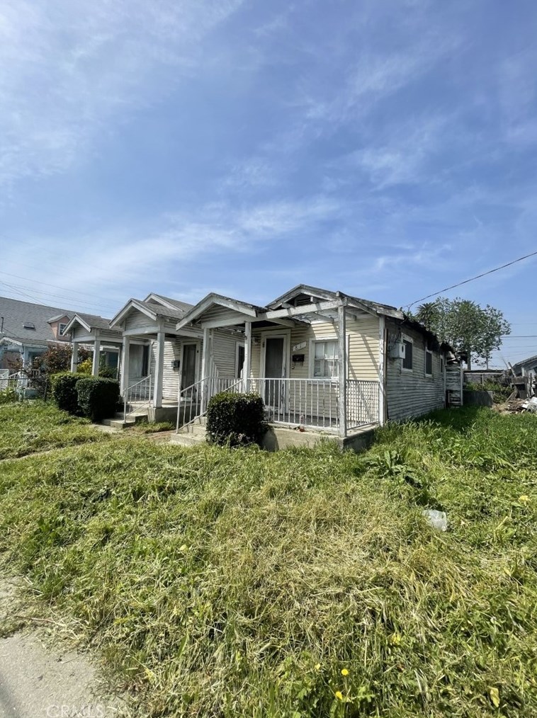 8915 Elm St, Los Angeles, CA 90002-1804