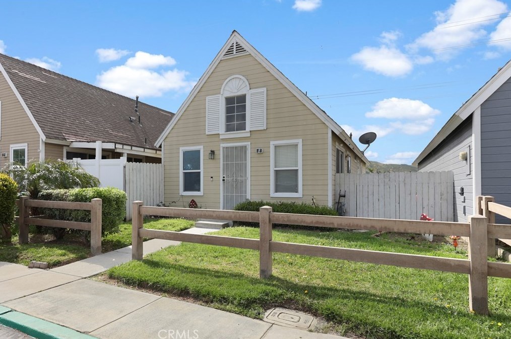 14515 Woodland Dr #8, Fontana, CA 92337
