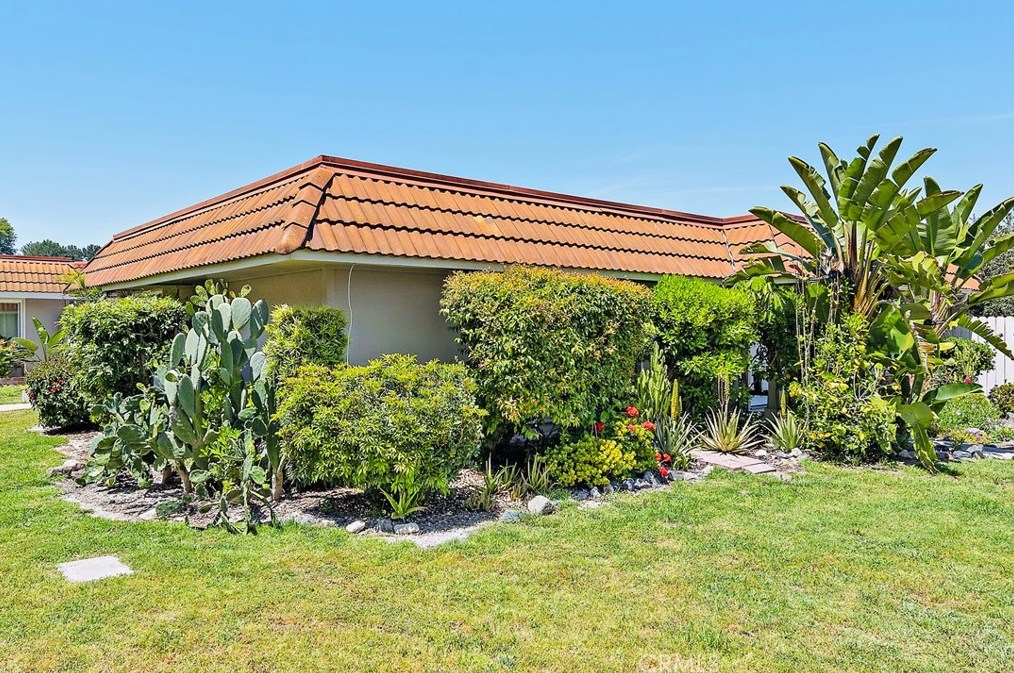 23404 El Reposa, Laguna Beach CA  92656-1106 exterior