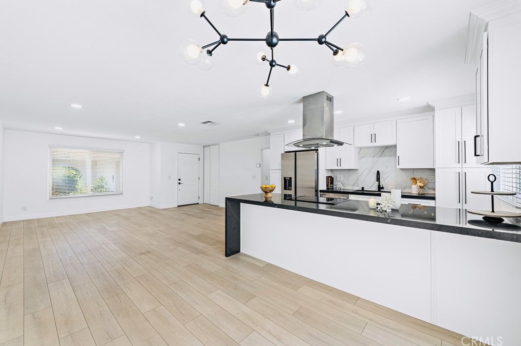 23404 El Reposa, Laguna Beach CA  92656-1106 exterior