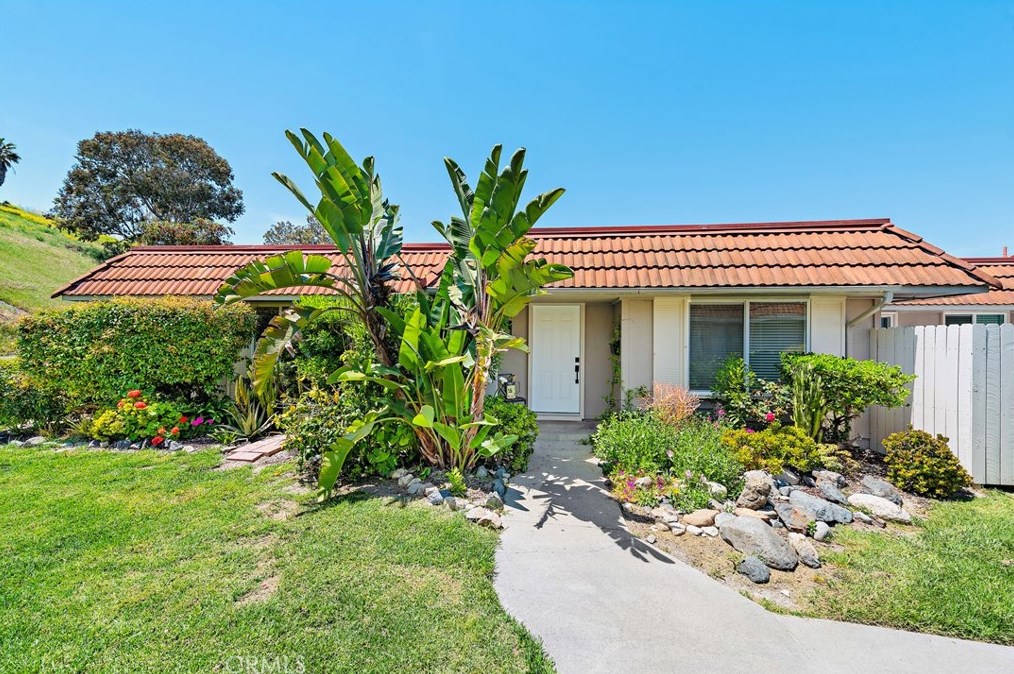 23404 El Reposa, Laguna Beach CA  92656-1106 exterior
